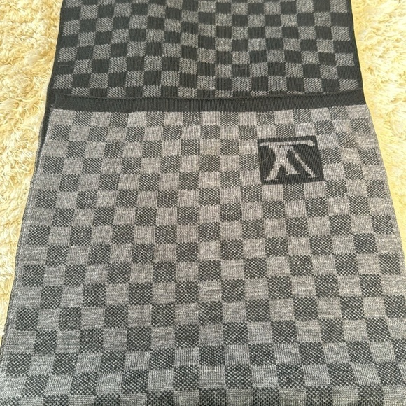 Louis Vuitton Wool Black and Grey Damier Scarf - Picture 3 of 4